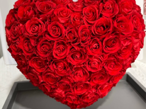 A heart shaped red roses