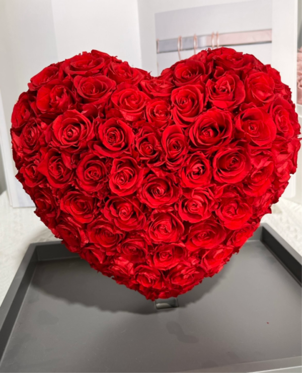 A heart shaped red roses